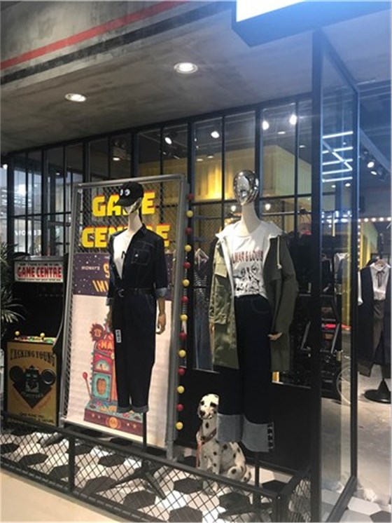 铁艺服装展示道具厂家