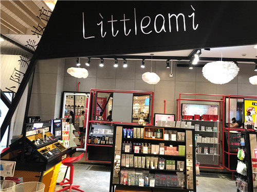 littleami小阿美美妆店铁艺展示柜定制案例